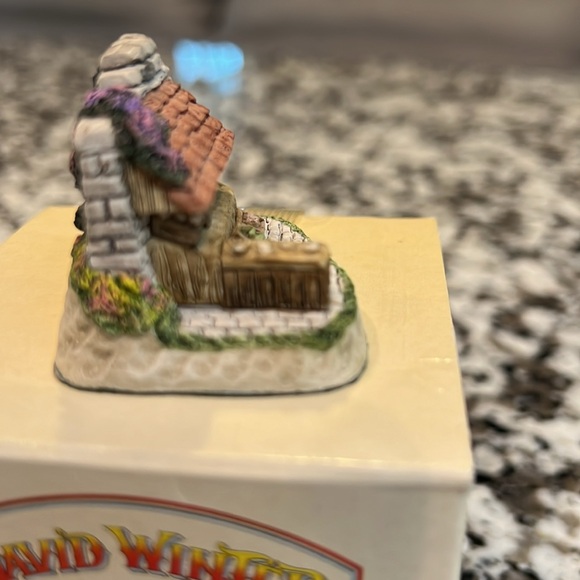 David Winter Cottage Cameos Market Day - Picture 4 of 5